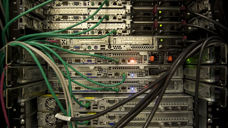 Estructura de interconexión y capas de transmisión de datos en redes